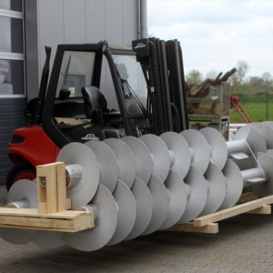 Austragsschnecken 9m lang tlw. mit Edelstahl plattiert bzw. Edelstahlummantelung Austragsschnecken 9m lang tlw. mit Edelstahl plattiert bzw. Edelstahlummantelung