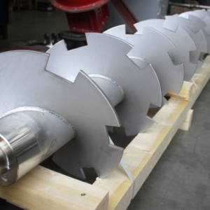 Schneckenwelle mit Ausklinkungen im Schneckengewinde zur Produktauflockerung Schneckenwelle mit Ausklinkungen im Schneckengewinde zur Produktauflockerung