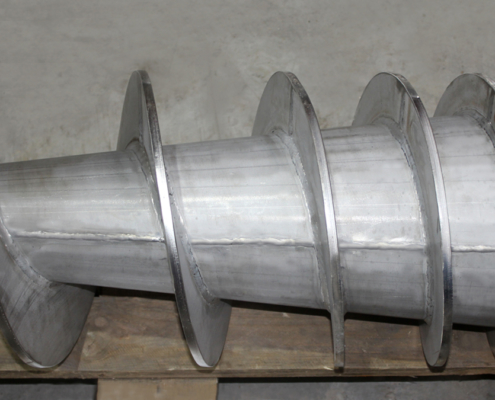 Edelstahlwelle mit konischem Innenrohr und progressivem Schneckengewinde Edelstahlwelle mit konischem Innenrohr und progressivem Schneckengewinde