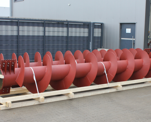 3 Schneckenwellen mit einstellbaren Auswerfern auf verschleißfestem Stahl HB400 Schneckenwellen mit einstellbaren Auswerfern auf verschleißfestem Stahl HB400