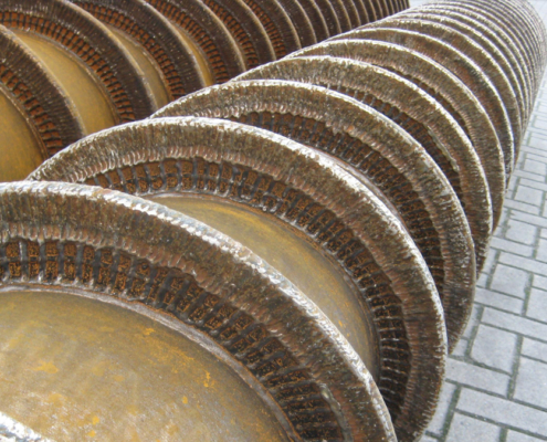 Hochverschleißfeste Schneckenwellen mit aufgepanzerten Schneckenflügeln