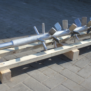 Schneckenwelle mit aufgesetzten Vollflügeln, Mischpaddeln und Rundstählen