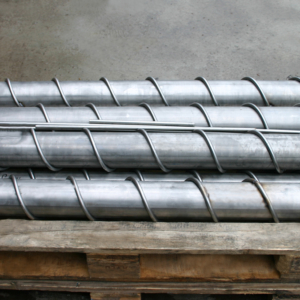 Schneckenwellen mit gewickeltem Rundeisen als Schneckenspirale Schneckenwellen mit gewickeltem Rundeisen als Schneckenspirale