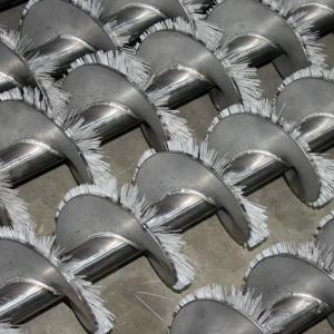 Schneckenwellen mit Reinigungsbürsten am Schneckengewinde