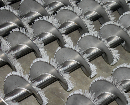 Schneckenwellen mit Reinigungsbürsten am Schneckengewinde