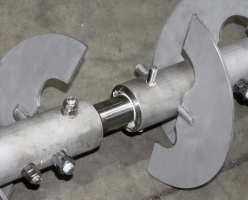 Schneckenwelle mit einstellbaren verstifteten Paddeln und verstifteten Mittellagerzapfen Schneckenwelle mit einstellbaren verstifteten Paddeln und verstifteten Mittellagerzapfen