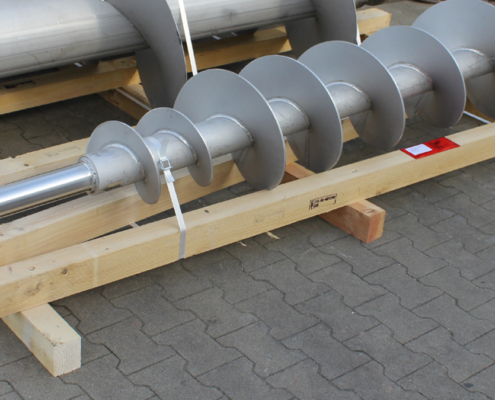 Schneckenwelle mit verschiedenen Flügeldurchmessern, beidseitig durchgehend verschweißt