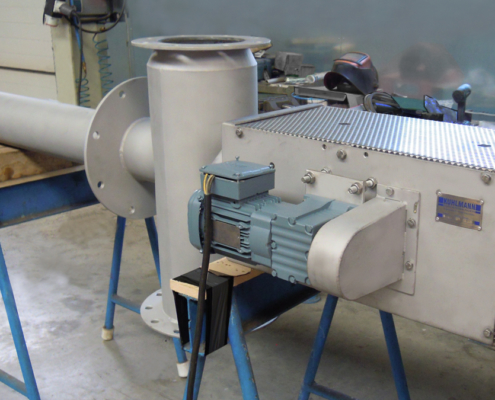 Ofenschnecke mit gekühltem Trog und gekühlter Schneckenwelle