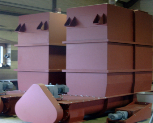 Vorratsbunker mit Doppelaustragsschnecken Vorratsbunker mit Doppelaustragsschnecken