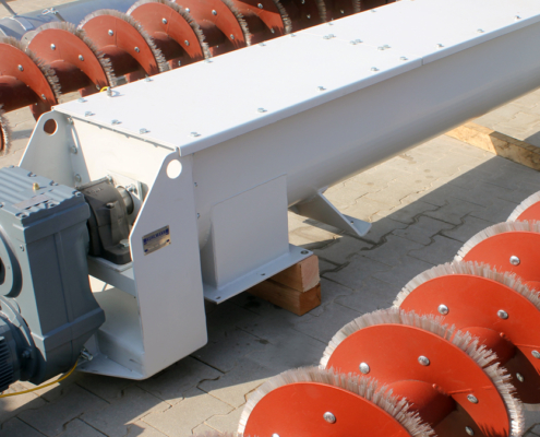 Förderschnecke mit integrierten Besen zur Siebreinigung