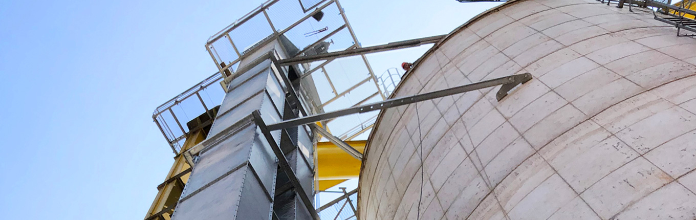 Förderturm mit Schneckenförderer Förderturm mit Schneckenförderer